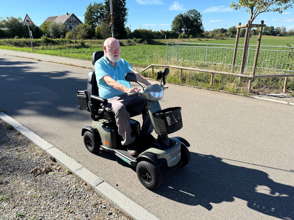 Oliver Lipke E-Mobil-Center Scheer, Mengener Straße 39 in Scheer