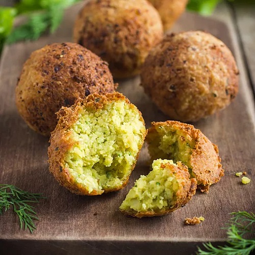 Esty’s Besty’s Eatery Logo