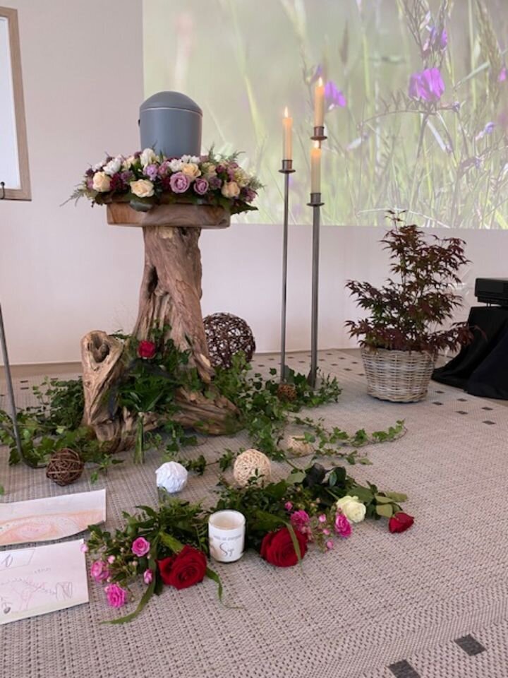 Annika Thomsen Trauerrednerin & Traurednerin, Norderstraße 31 in Achtrup