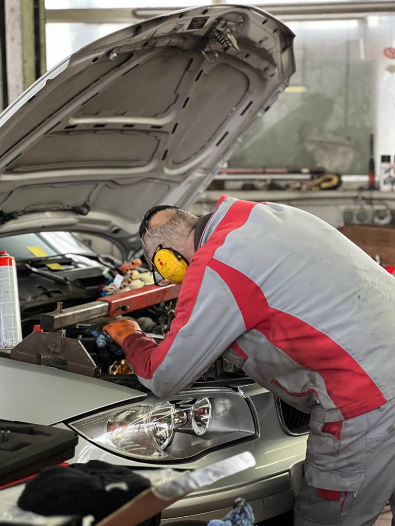 Autohaus Timm GmbH, Hamburger Chaussee 12 in Molfsee