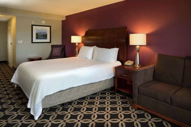 Images Hilton Garden Inn Auburn Riverwatch