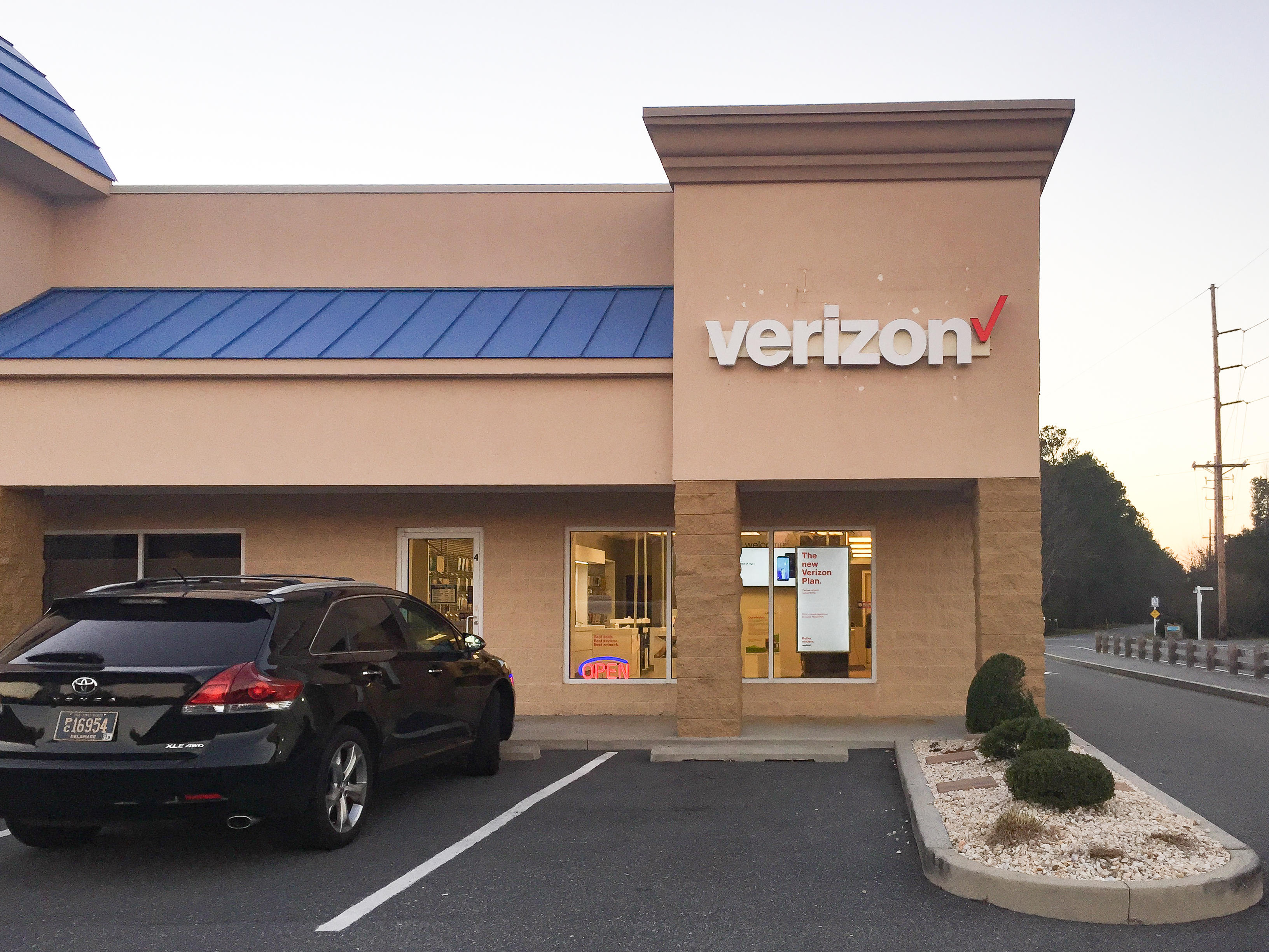 Verizon Authorized Retailer – GoWireless Photo