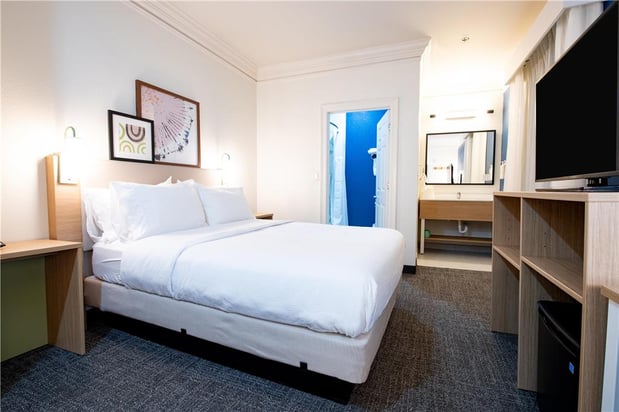 Images Spark by Hilton Lafayette South