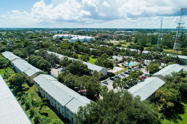 Images Oakwood Townhomes: Lake Worth FL Apartments