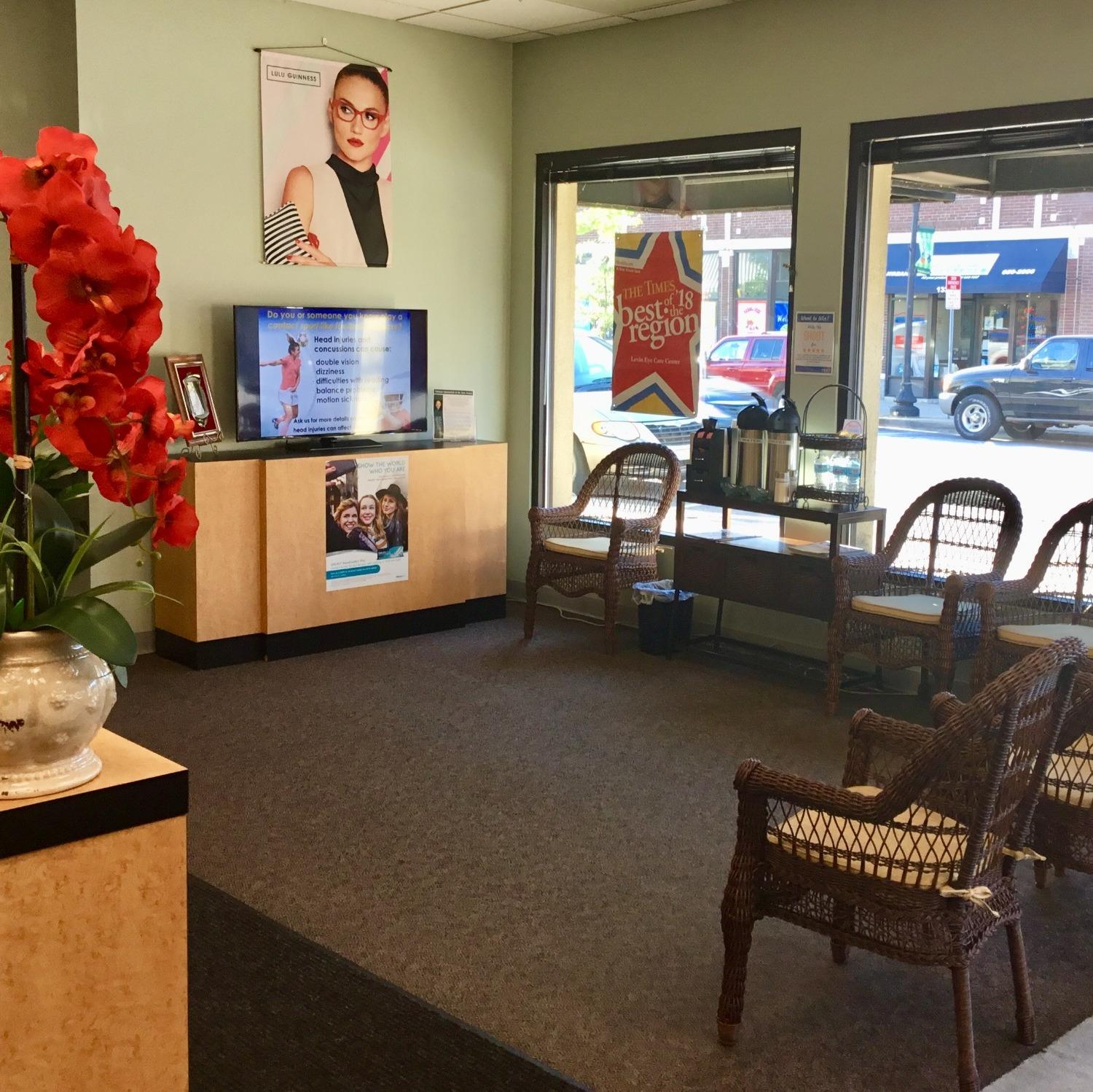 Waiting area Levin Eye Care Center Whiting (219)659-3050