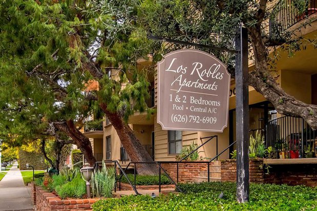 Images Los Robles Apartments