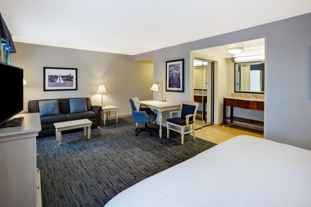 Images Hampton Inn & Suites Cape Cod-West Yarmouth