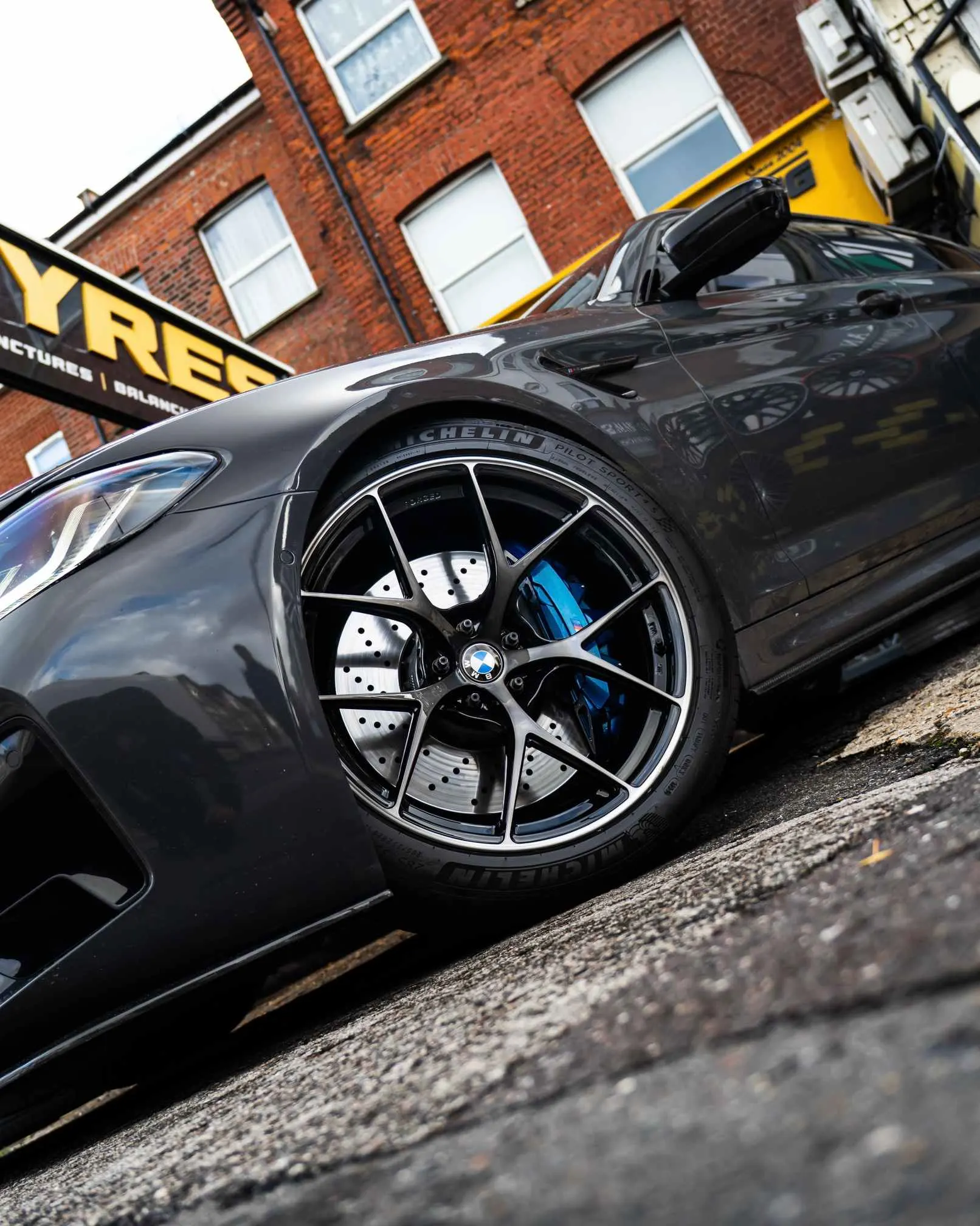 Images Sambo's Tyres