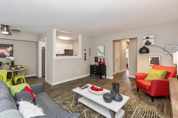 Images The Elliott at College Park Apartment Homes