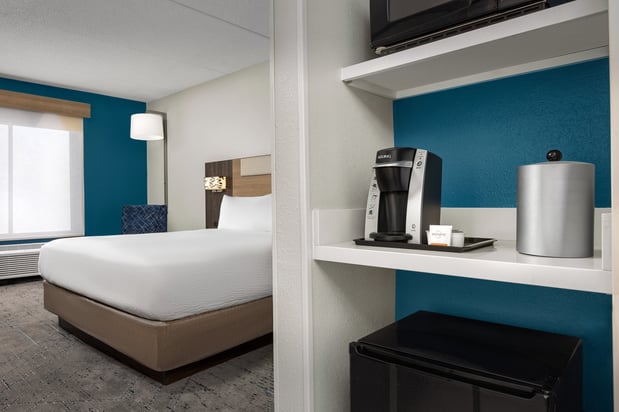Images Holiday Inn Express & Suites Greensboro - Airport Area by IHG