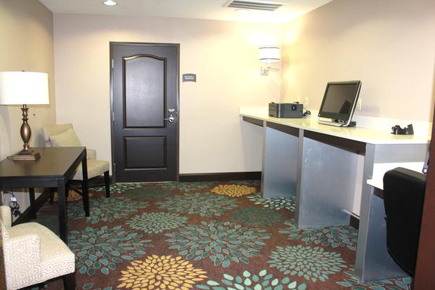 Images Staybridge Suites Houston IAH - Beltway 8 by IHG