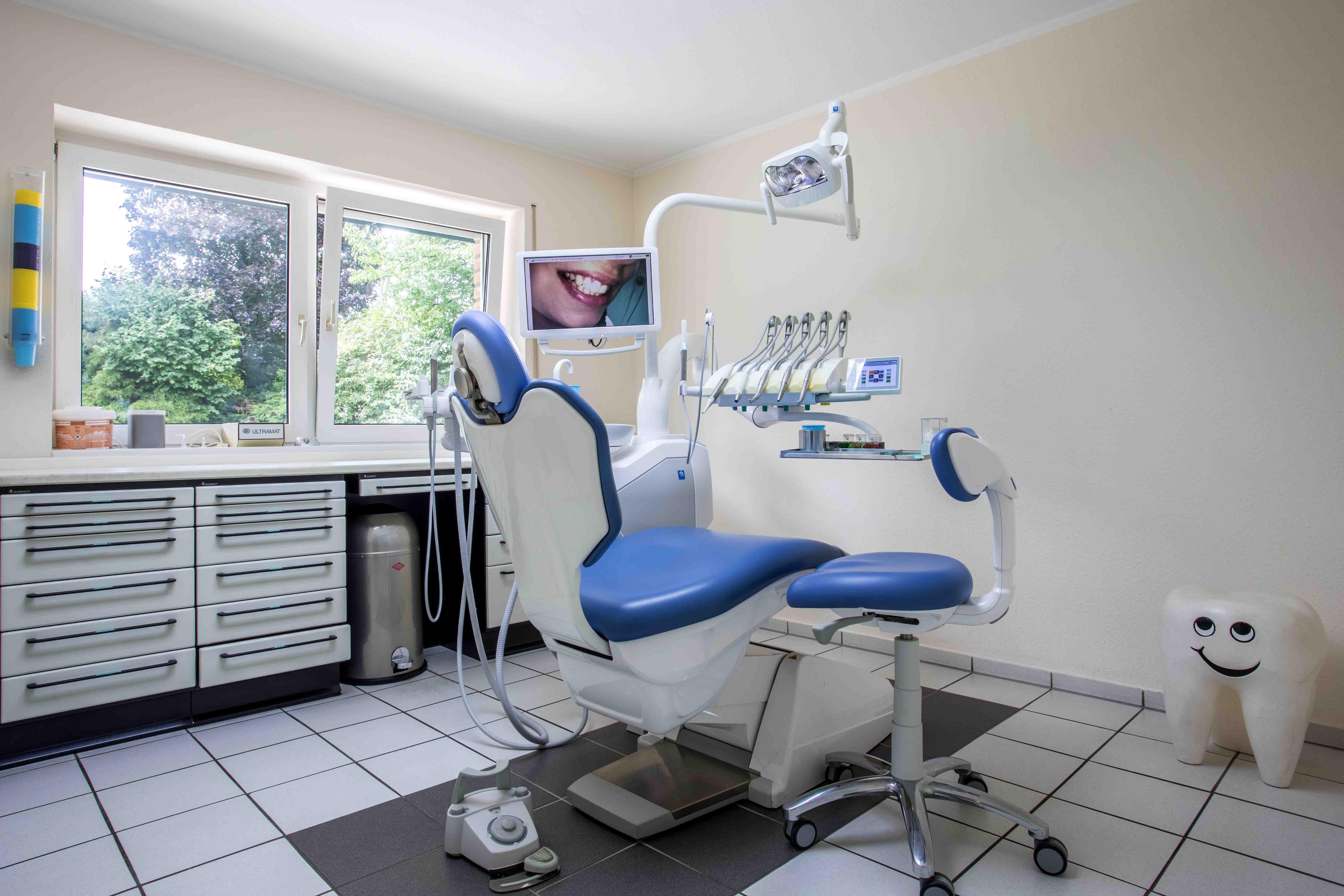 Fotos - Zahnarzt | Implantologie | Bleaching Martin Hanke Bornheim - 9