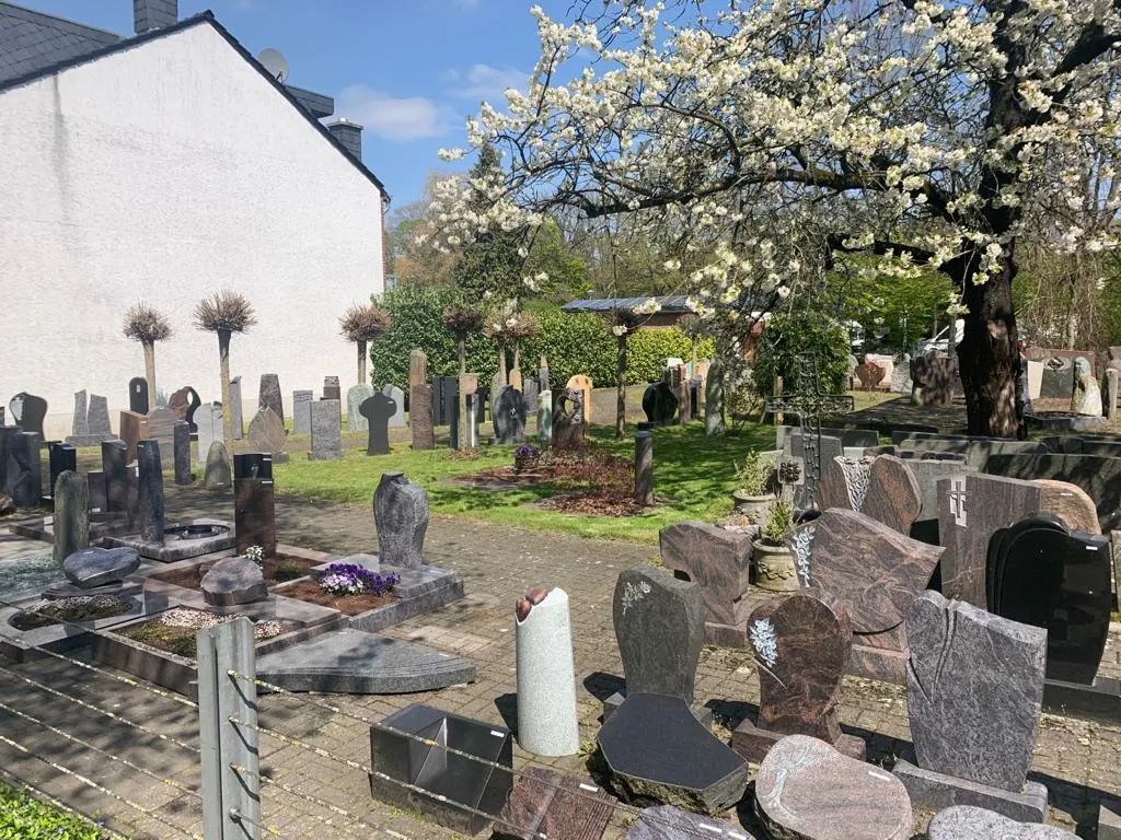 Steinbildhauerwerkstatt Gernot Heinrichs, Heideckstr. 124 in Krefeld