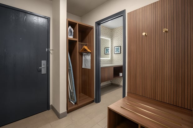 Images Holiday Inn Ontario by IHG