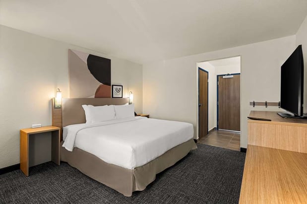 Images Spark by Hilton Fort Wayne