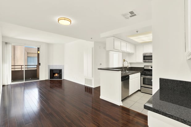 Images Peach Tree Court Apartments