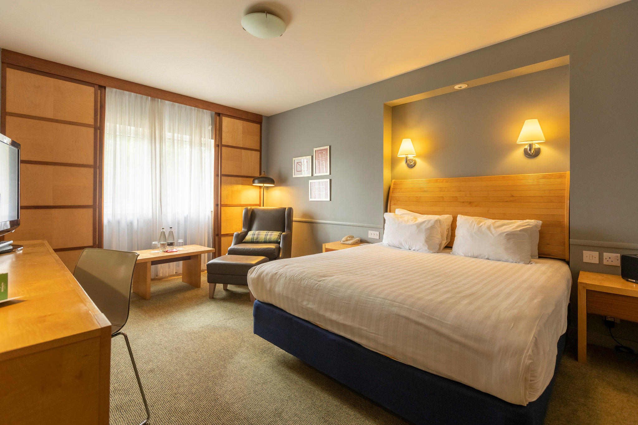 Images Holiday Inn Guildford, an IHG Hotel