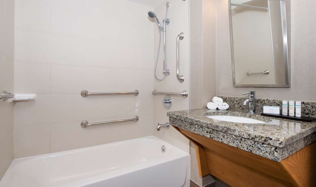 Guest room bath