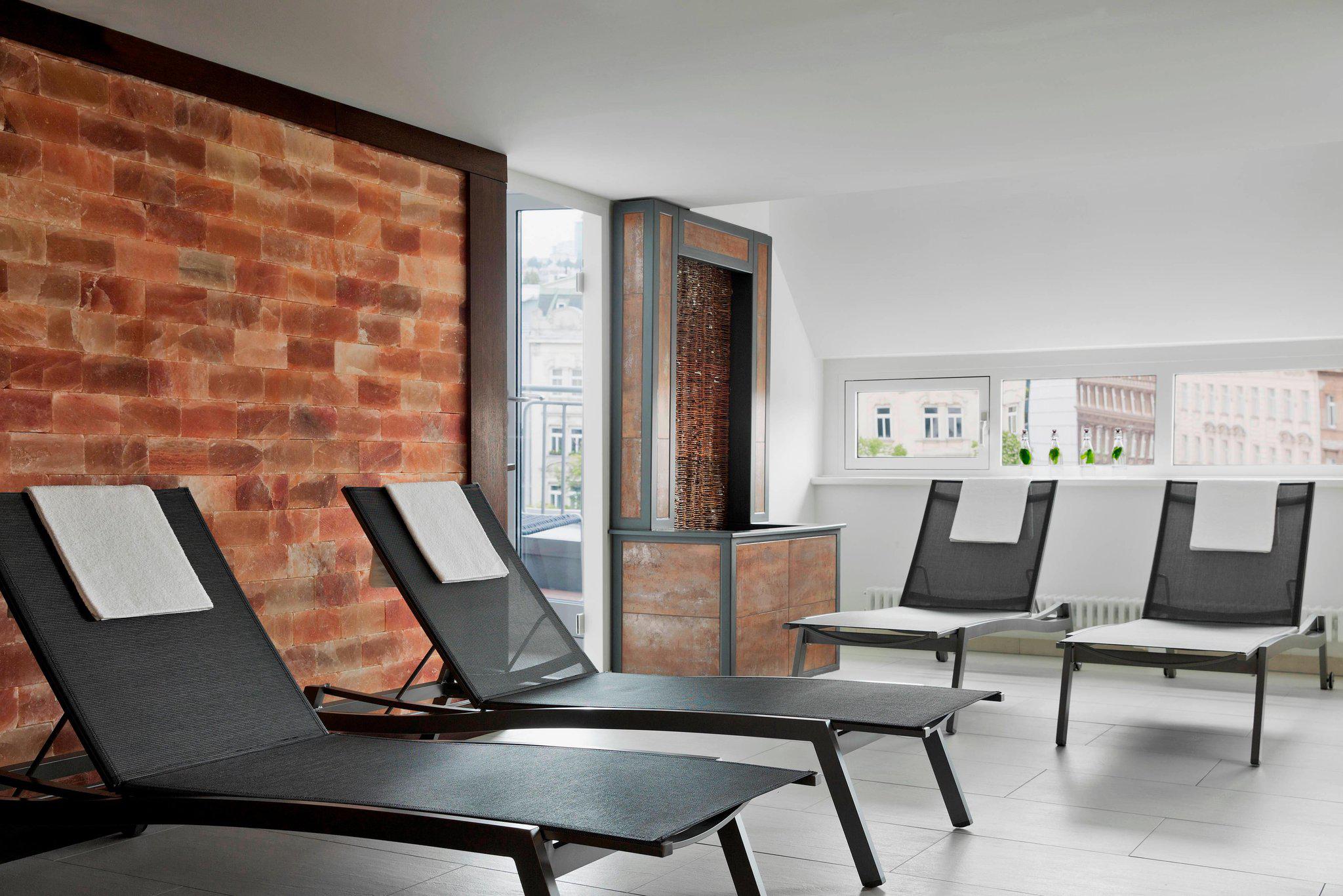 Renaissance Wien Hotel, Linke Wienzeile/Ullmannstrasse 71 in Vienna