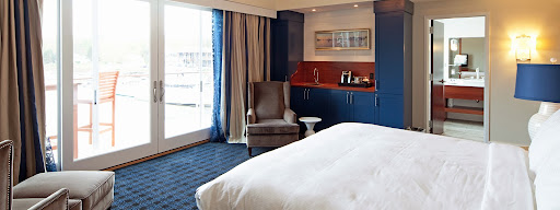 The Boathouse Waterfront Hotel Image