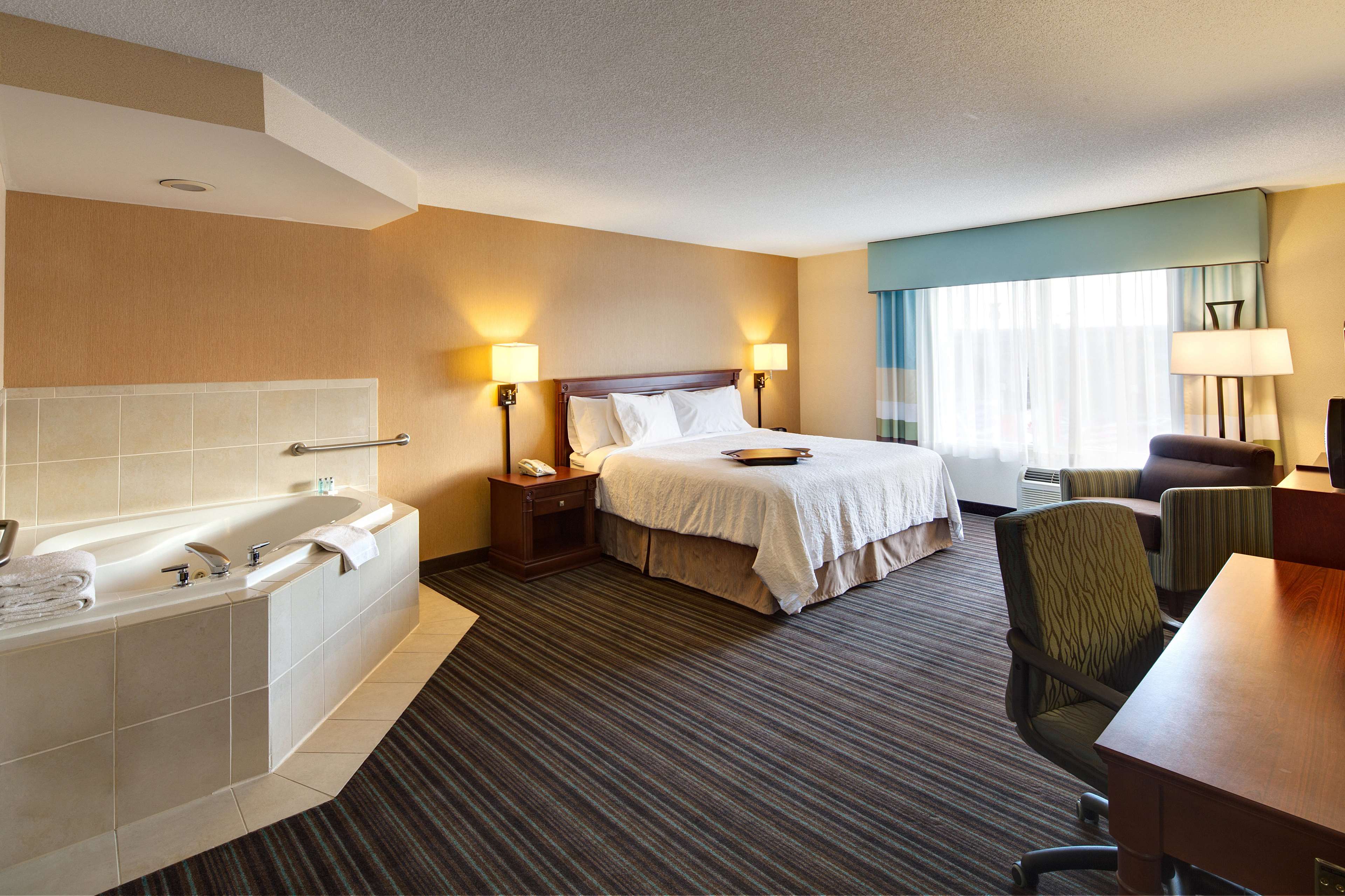 Images Hampton Inn & Suites by Hilton Toronto Airport