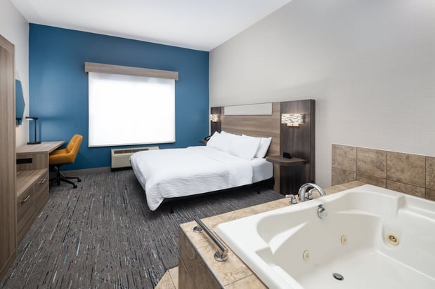 Images Holiday Inn Express & Suites Green Bay East by IHG