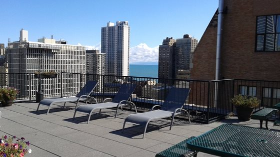Rooftop Sundeck 14 West Elm Apartments Chicago (312)944-5700