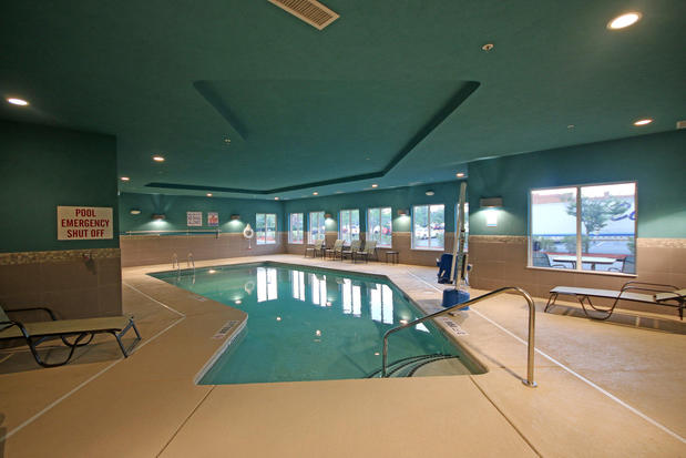 Images Holiday Inn Express & Suites Charlotte North, an IHG Hotel