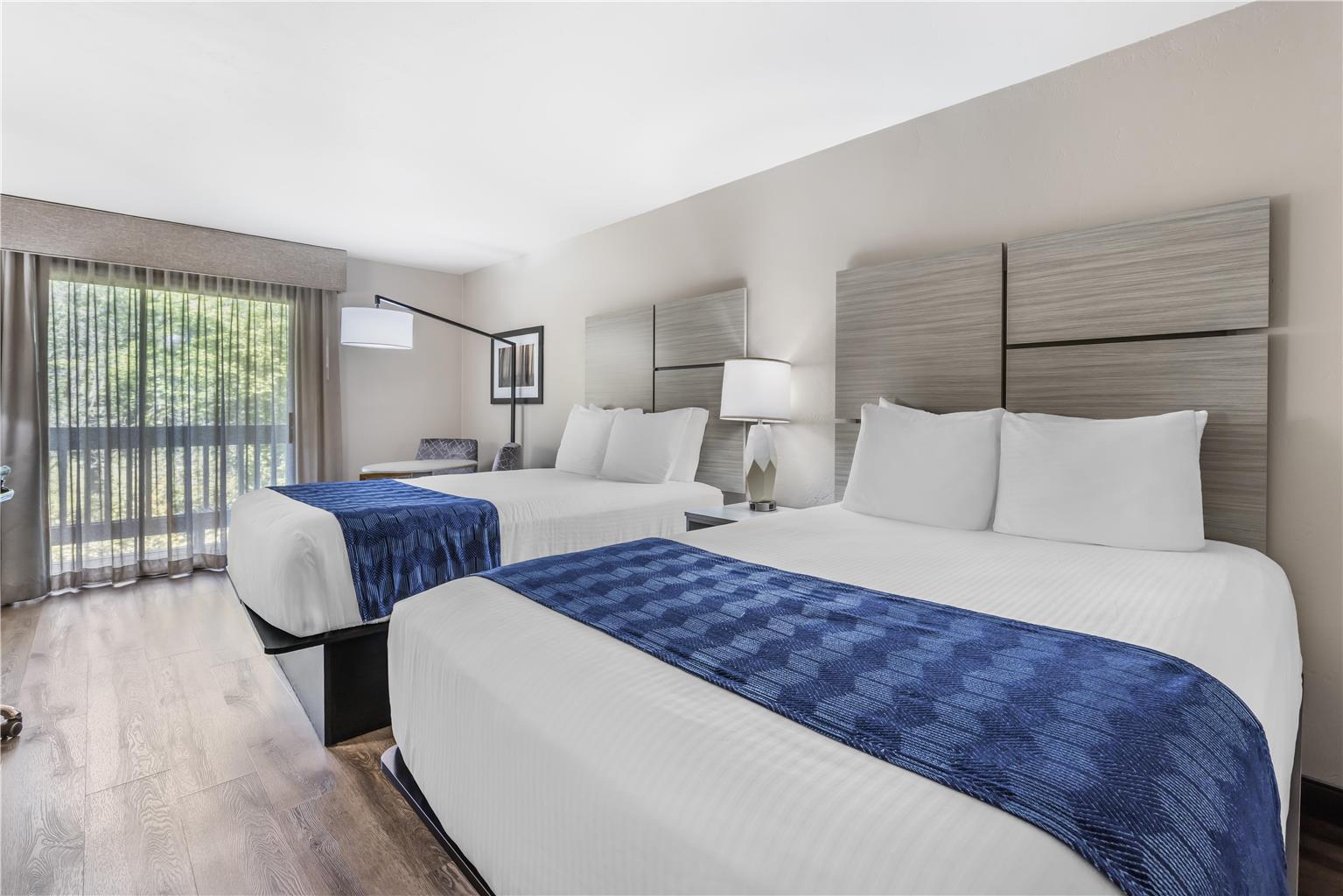 2 Queen - Water View - Pet Friendly