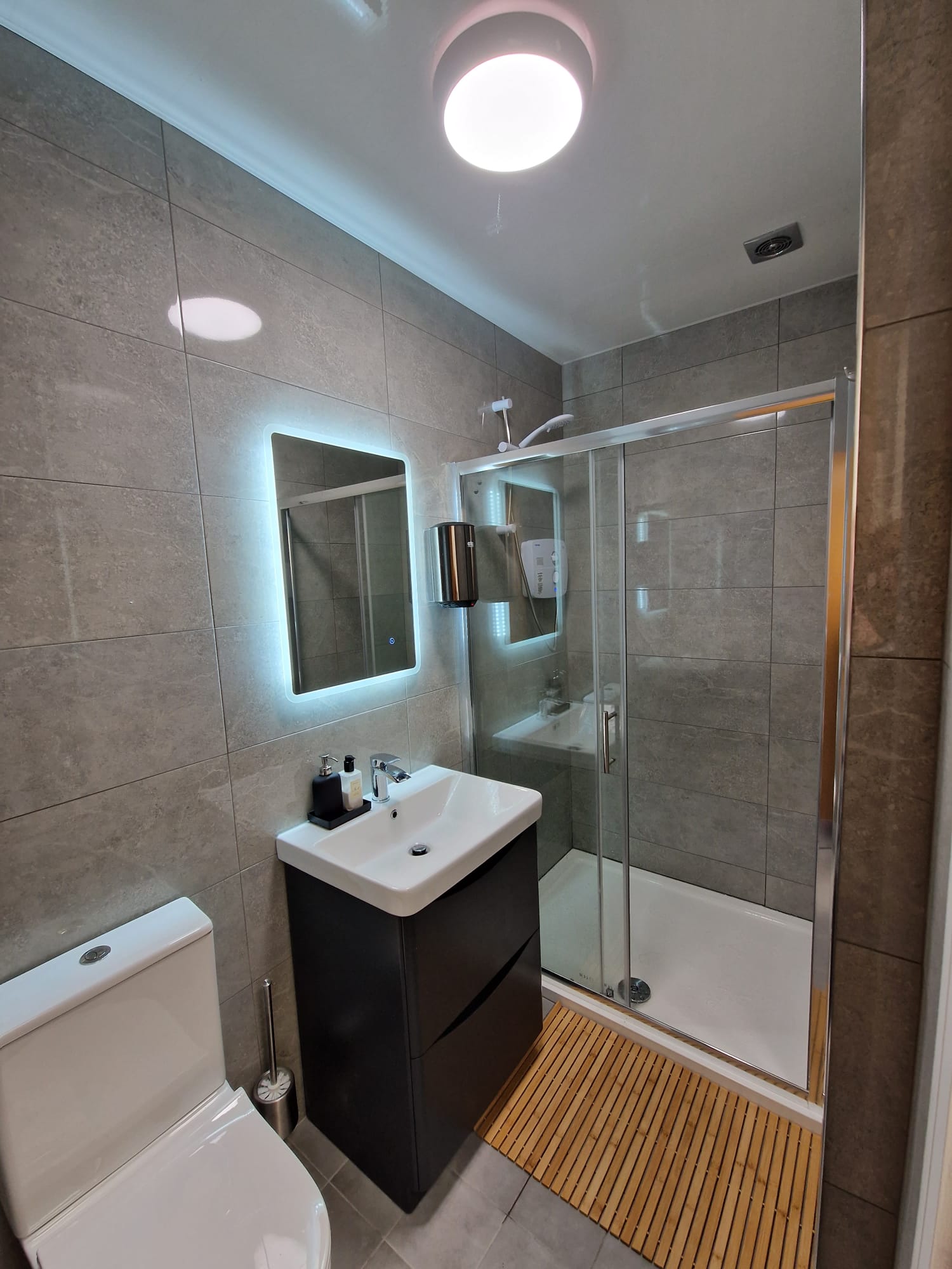 Revive Bathrooms and Flooring 13
