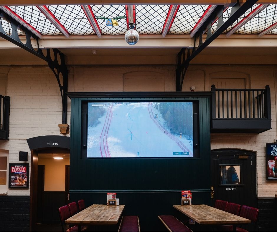 Horn & Trumpet Sports Screen