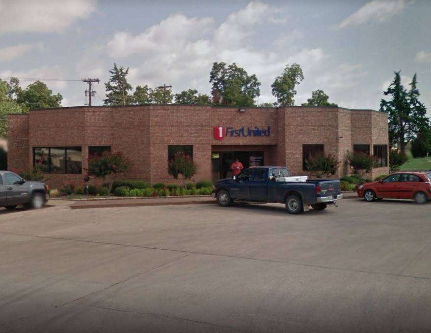 First United Bank - Calera exterior