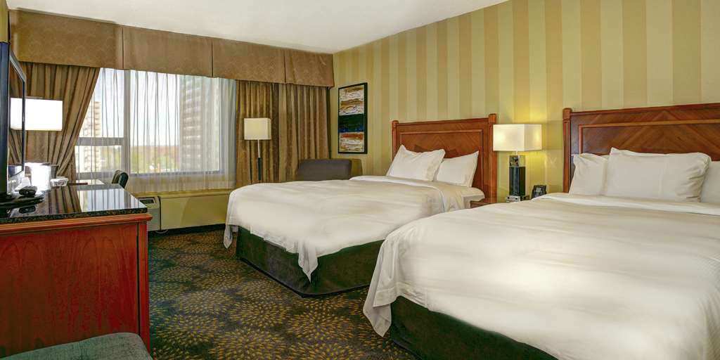 DoubleTree by Hilton Hotel London Ontario in London: Guest room