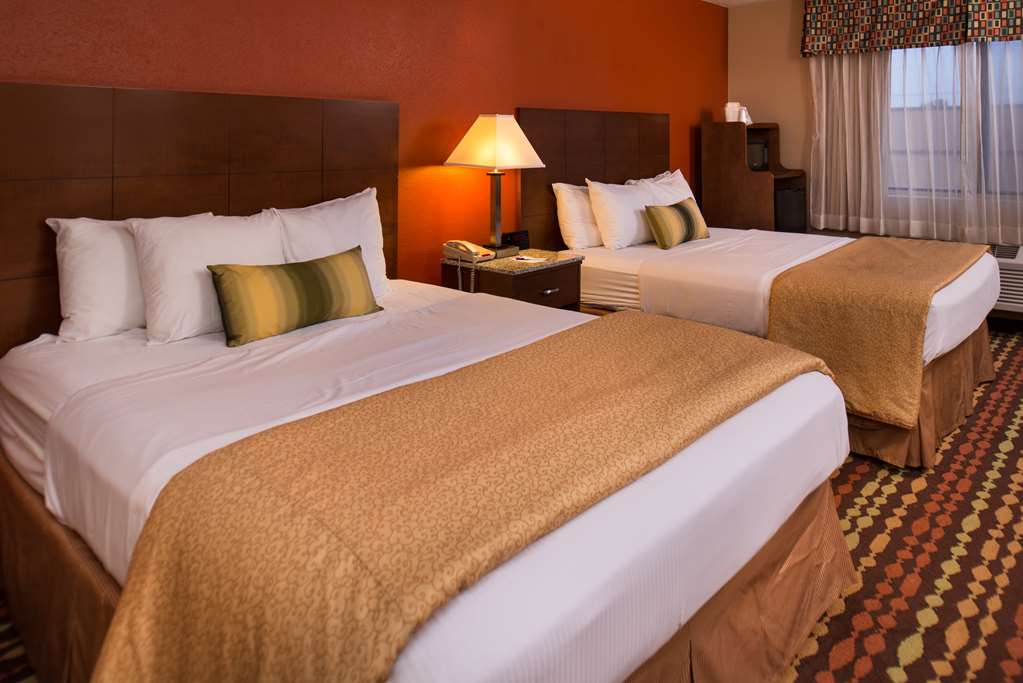 Two Queen Guest Room Best Western Ambassador Inn & Suites Wisconsin Dells (608)254-4477