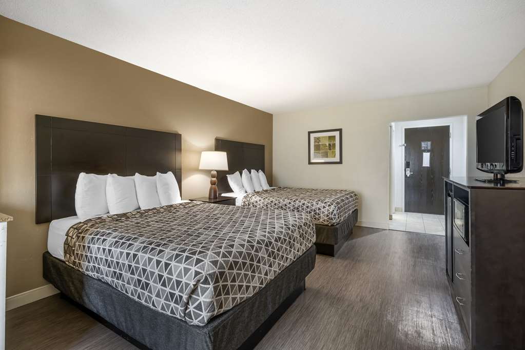 2 Queen Bed Room 