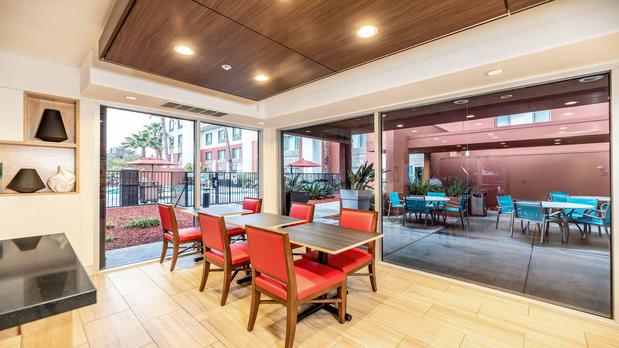 Images Holiday Inn Express & Suites Fremont - Milpitas Central by IHG