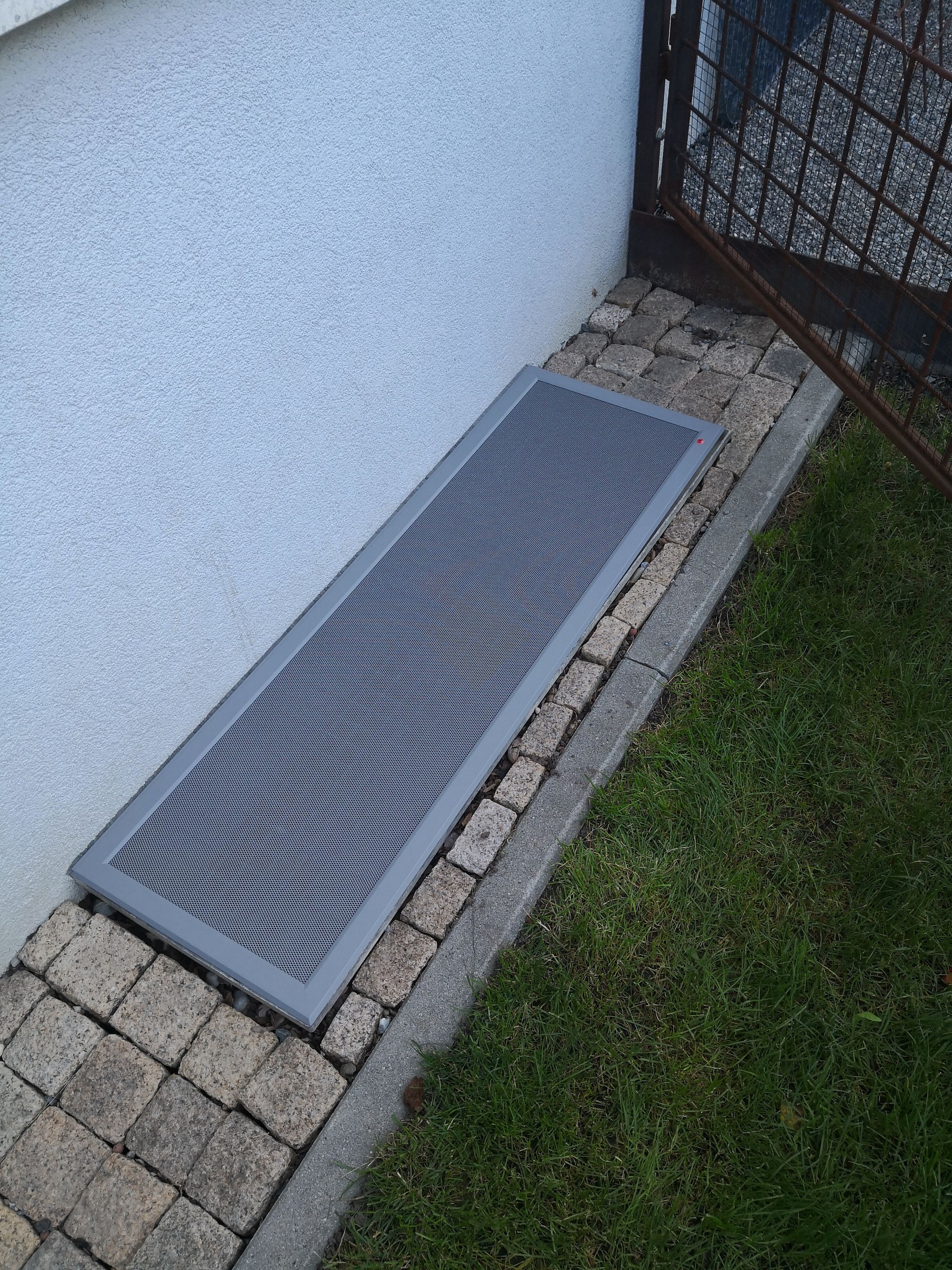 Bilder ISN NÜESCH -Insektenschutzgitter und Lichtschachtabdeckungen