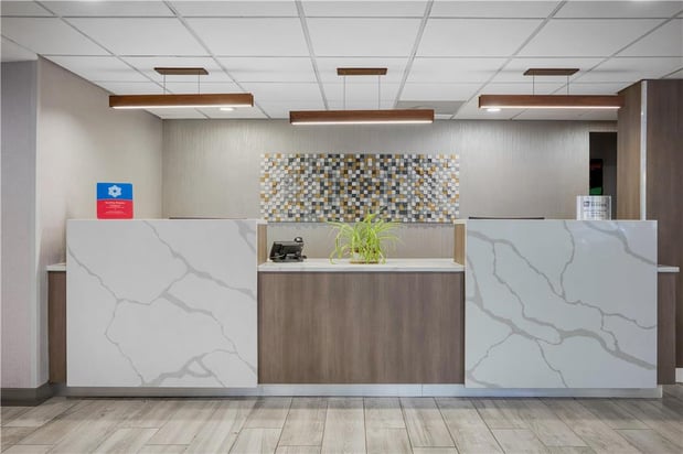 Images SureStay Plus by Best Western Chicago Lombard