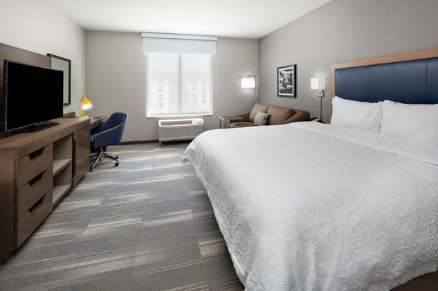 Images Hampton Inn & Suites San Diego Airport Liberty Station