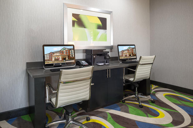 Images Holiday Inn Express & Suites Norman by IHG