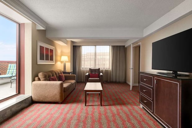 Images DoubleTree by Hilton New York LaGuardia Airport