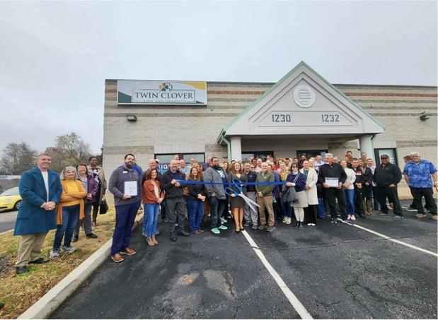 Images Twin Clover Sign and Graphics