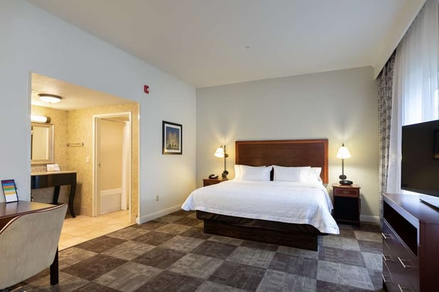 Images Hampton Inn & Suites Baton Rouge - I-10 East