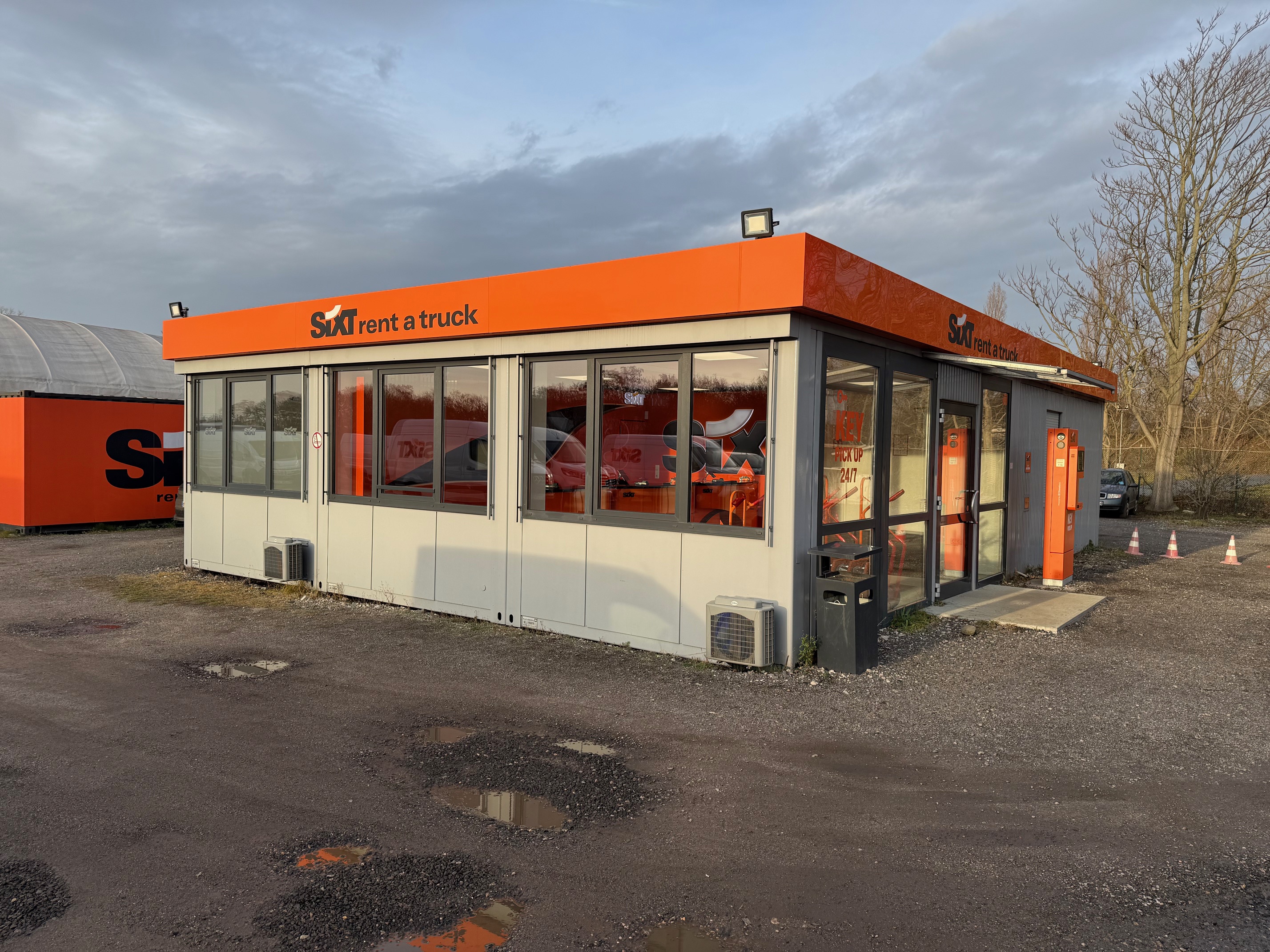 SIXT Berlin Nord Truck Center, Kurt-Schumacher-Damm 176 in Berlin