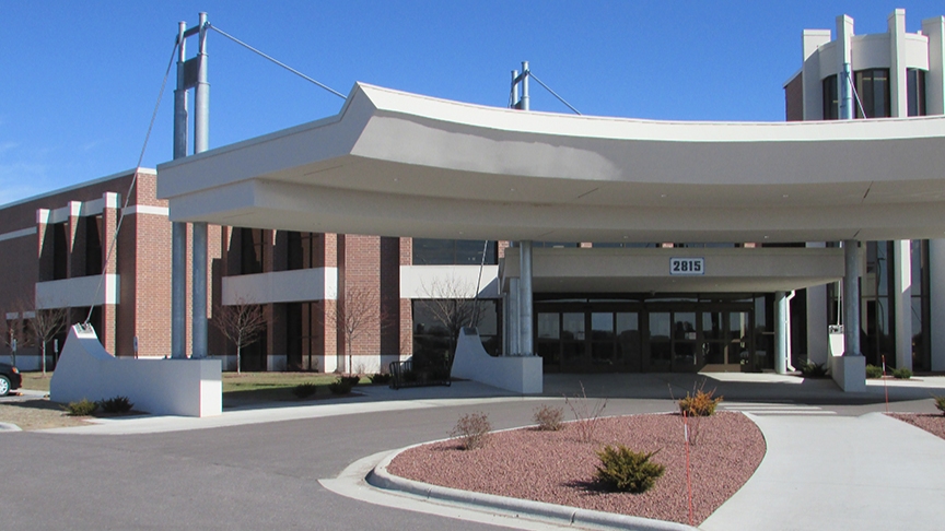 photo of Wellness Center entrance on the Aspirus Divine Savior Hospital campus