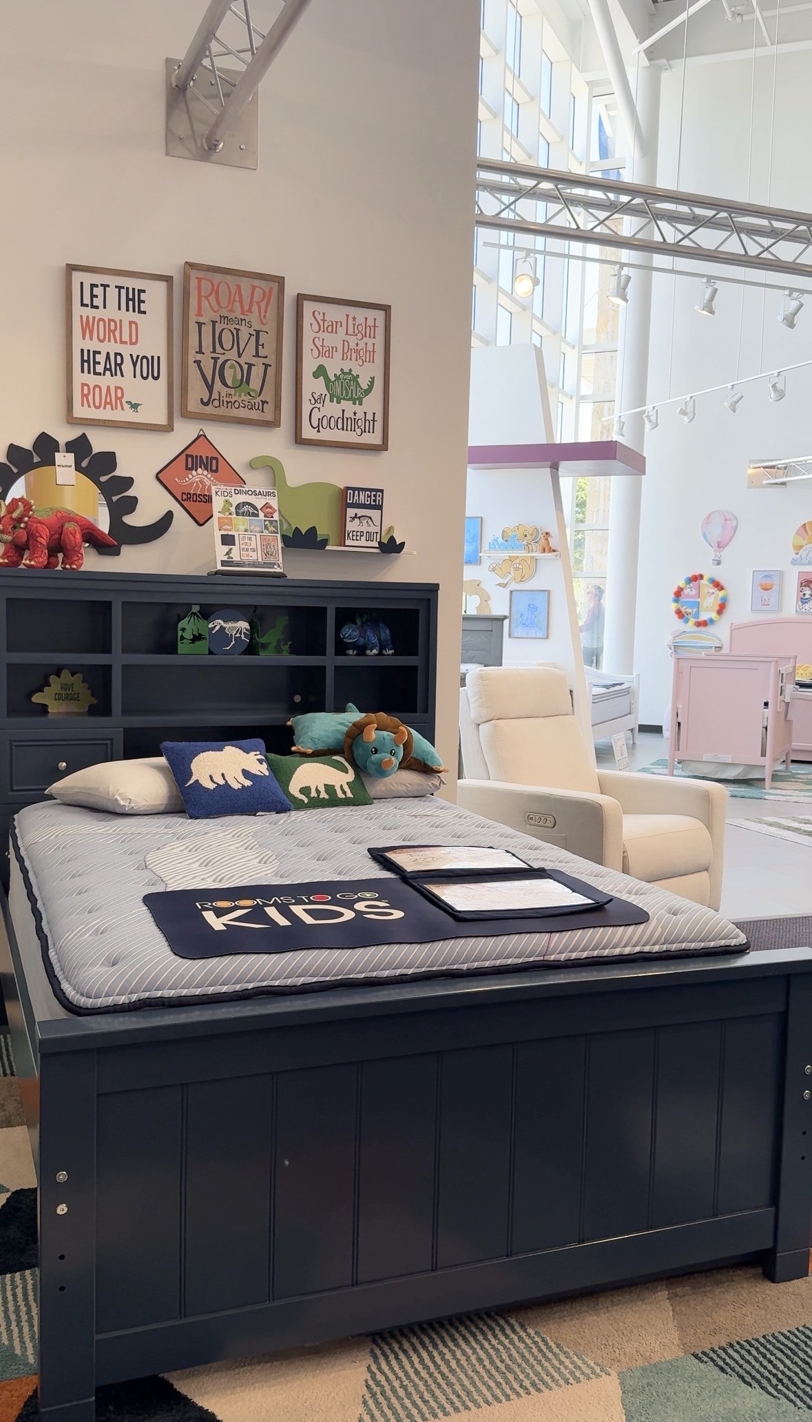 See this navy blue bed with built-in bookcase headboard at Rooms To Go Kids