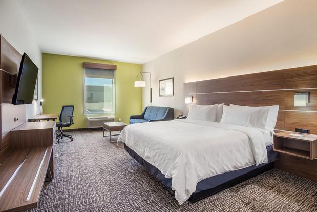 Images Holiday Inn Express & Suites Tulsa East - Catoosa by IHG