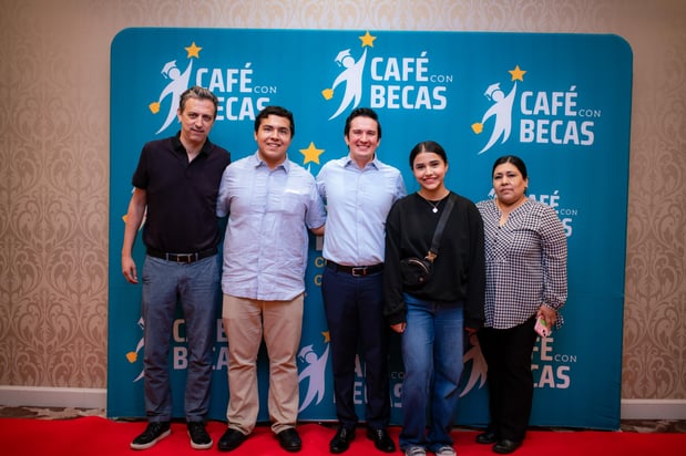 Images Café con Becas - Asesoría Universitaria (College Counselor)