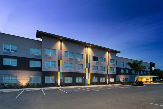 Images Tru by Hilton Bradenton I 75