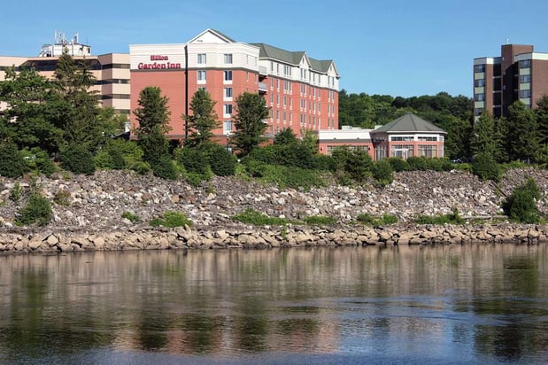 Images Hilton Garden Inn Auburn Riverwatch